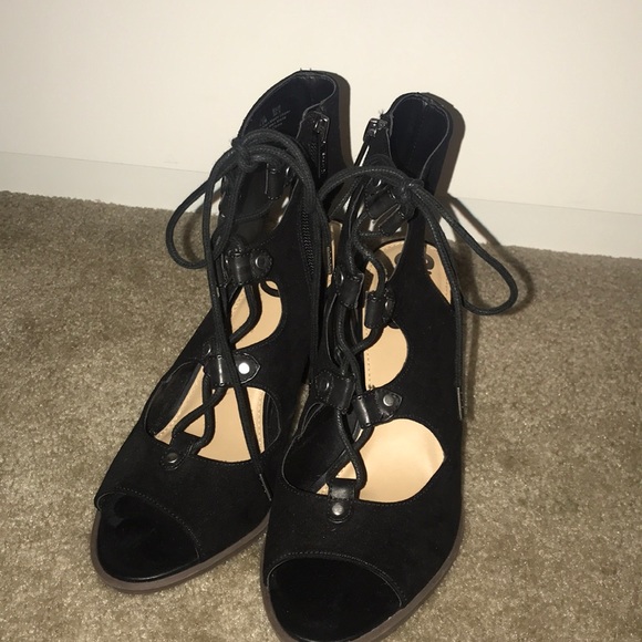 Lace up heels with zipper - Picture 1 of 5